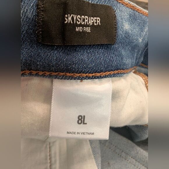 Express Mid Rise Medium Wash Skyscraper Stretch Jeans sz 8 long Slight Kick Hem - Picture 13 of 15